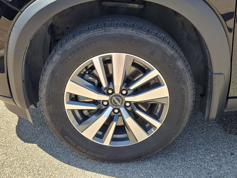 Used 2025 Nissan Pathfinder SL FWD image 11