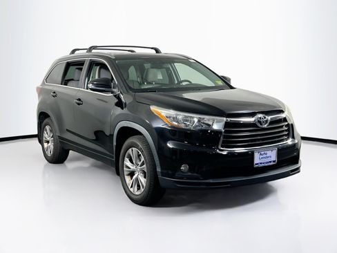 Used 2015 Toyota Highlander XLE AWD/4WD image 3