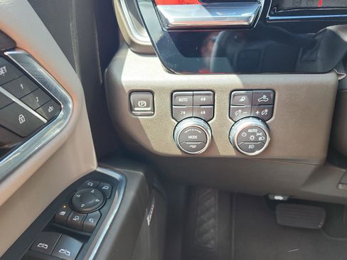 Used 2024 GMC Sierra 3500 SLT w/ SLT Convenience Package AWD/4WD image 26