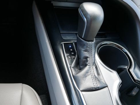 Used 2019 Toyota Camry SE FWD image 24