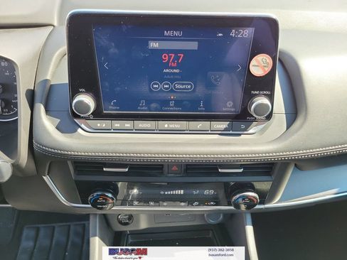 Used 2025 Nissan Rogue SV FWD image 26