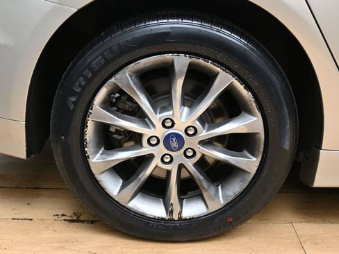 Used 2018 Ford Fusion Energi Titanium FWD image 10