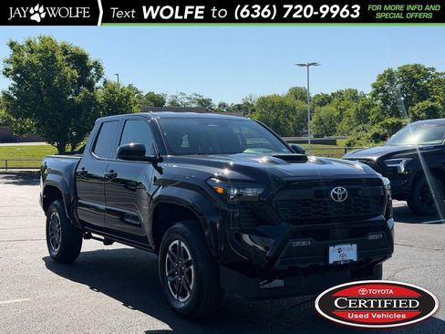 Used 2025 Toyota Tacoma TRD Sport AWD/4WD image 1