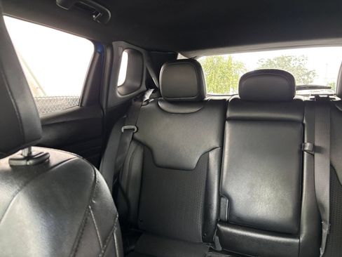 Used 2025 Jeep Compass Trailhawk AWD/4WD image 39