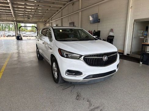 Used 2020 Buick Enclave Essence FWD image 2