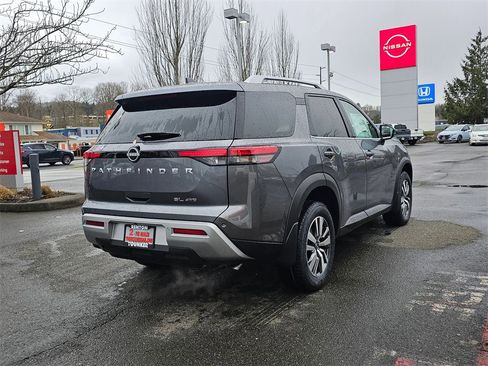 New 2025 Nissan Pathfinder SL image 5