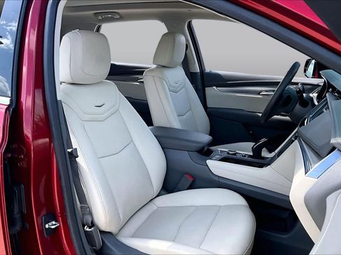 Used 2023 Cadillac XT5 Premium Luxury FWD image 9