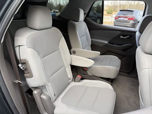 Used 2021 Chevrolet Traverse LT image 11
