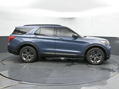 Used 2021 Ford Explorer XLT w/ Equipment Group 202A AWD/4WD image 4