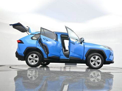Used 2019 Toyota RAV4 XLE w/ Carpet Mat Package AWD/4WD image 57