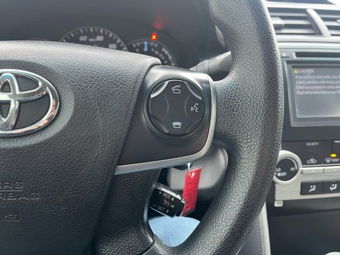 Used 2014 Toyota Camry L image 12
