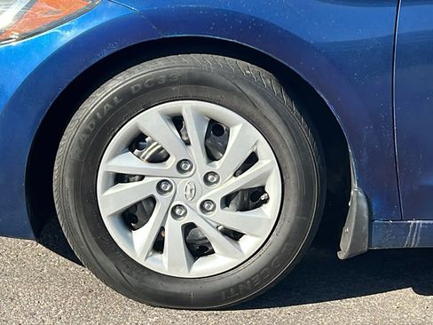 Used 2017 Hyundai Elantra SE FWD image 9