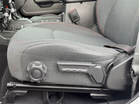 Used 2024 Jeep Wrangler Unlimited Rubicon image 22