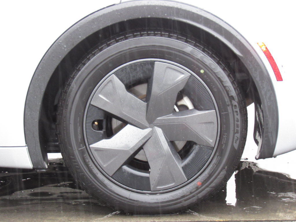 Certified 2025 Toyota Prius LE FWD image 32