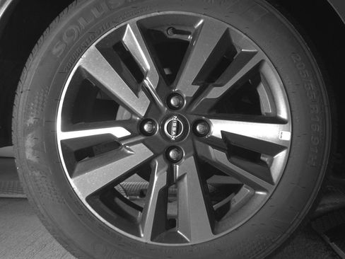 Used 2025 Nissan Versa SV FWD image 15