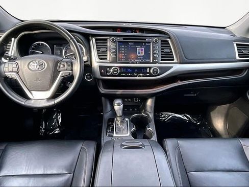Used 2019 Toyota Highlander XLE image 7