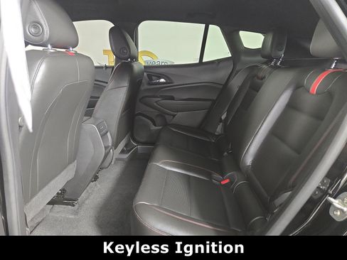 Certified 2025 Chevrolet Trax RS w/ Sunroof Package FWD image 12