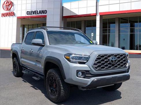 Used 2021 Toyota Tacoma TRD Off-Road w/ TRD Premium Off Road Package AWD/4WD image 2