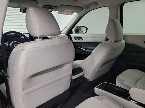 Certified 2022 Nissan Pathfinder SV w/ SV Premium Package image 15