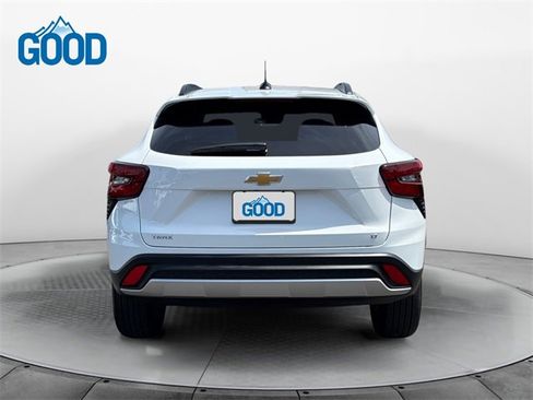 Used 2024 Chevrolet Trax LT w/ Driver Confidence Package image 4