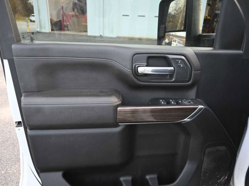 Used 2022 Chevrolet Silverado 2500 LT w/ Convenience Package image 16