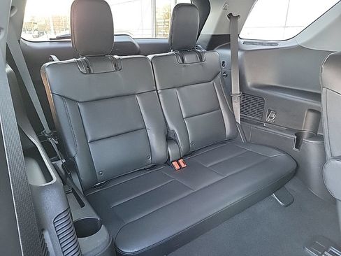 Used 2021 Ford Explorer XLT w/ Equipment Group 202A AWD/4WD image 16