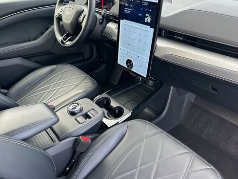 Certified 2022 Ford Mustang Mach-E Select image 17