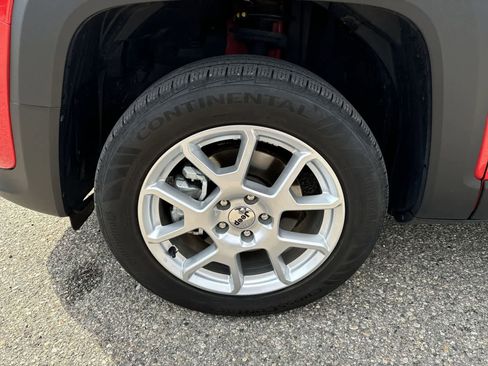 Certified 2022 Jeep Renegade Latitude w/ Convenience Group image 14