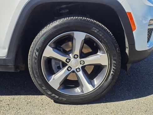 Used 2023 Jeep Grand Cherokee 4WD 4xe image 10