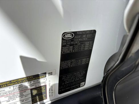 Used 2023 Land Rover Defender 130 X-Dynamic SE image 30