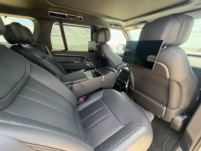 Used 2025 Land Rover Range Rover Autobiography AWD/4WD image 17