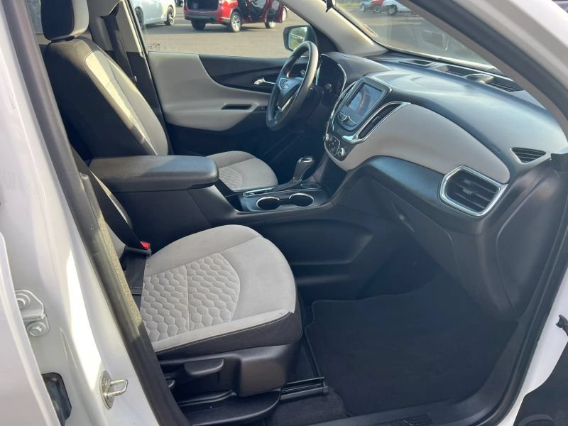 Used 2020 Chevrolet Equinox LS w/ LS Convenience Package AWD/4WD image 7