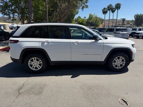 Certified 2023 Jeep Grand Cherokee Laredo RWD image 15