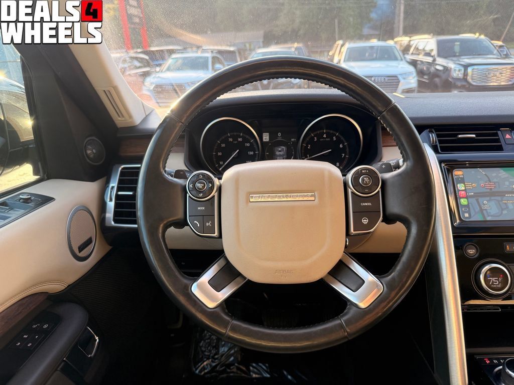 Used 2017 Land Rover Discovery HSE AWD/4WD image 14