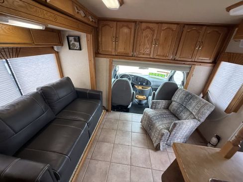 Used 2005 Ford E-350 and Econoline 350 Super Duty RWD image 31