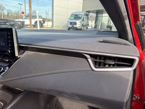 Used 2021 Toyota Corolla Hatchback image 7