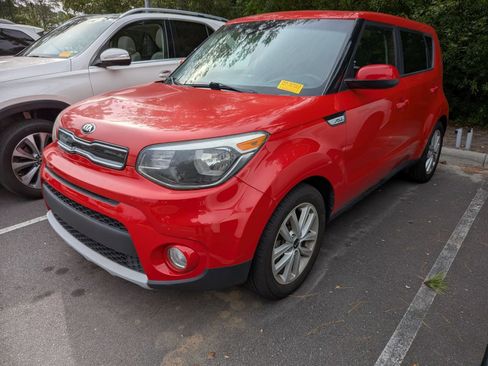 Used 2019 Kia Soul + FWD image 5