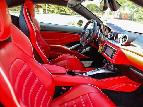 Used 2015 Ferrari California T RWD image 30