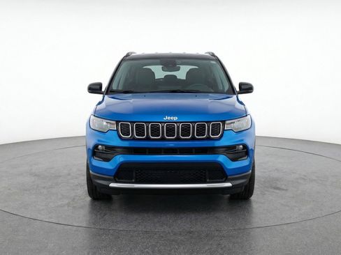 Used 2025 Jeep Compass Limited AWD/4WD image 2