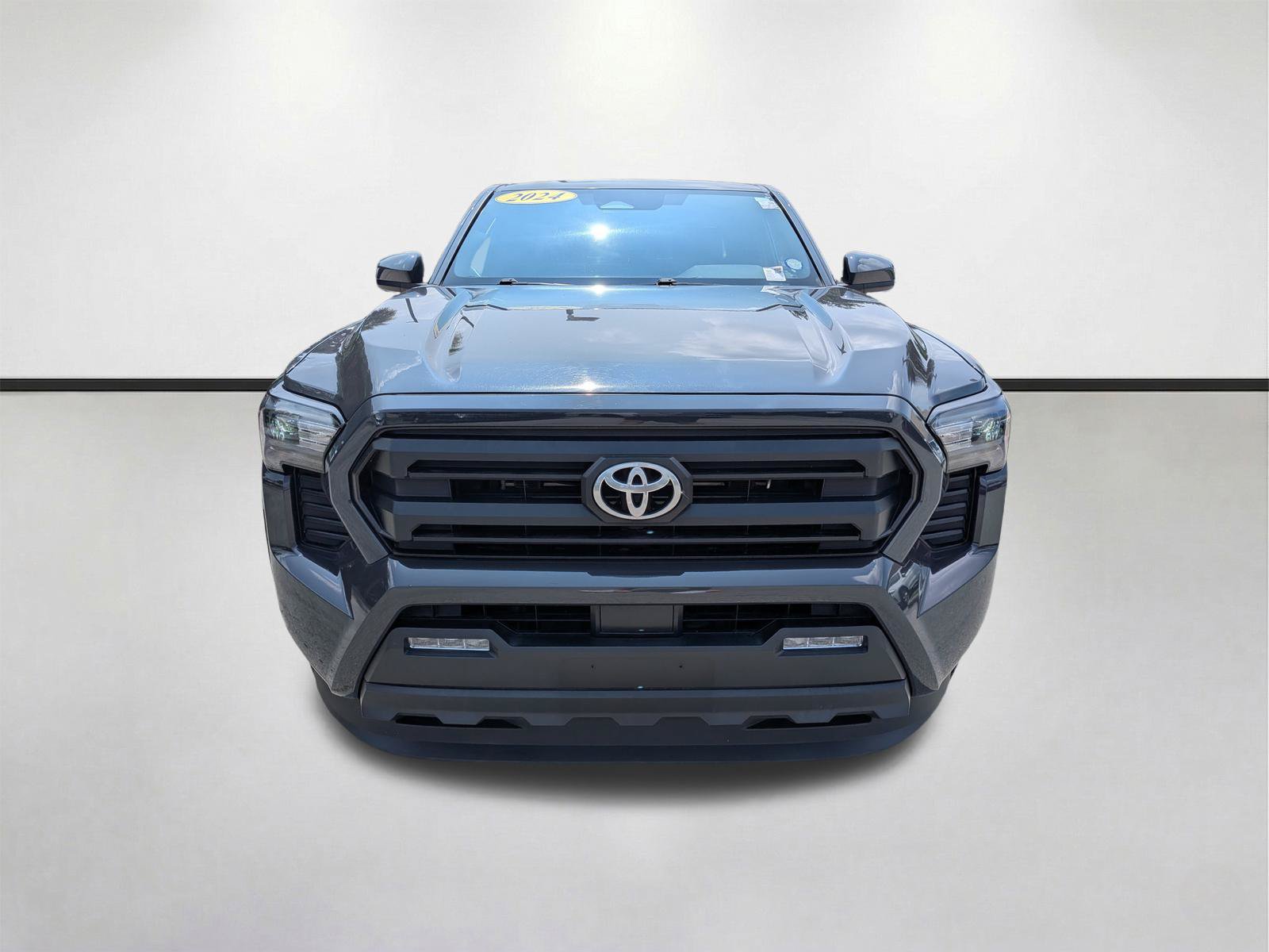 Used 2024 Toyota Tacoma SR5 AWD/4WD image 9