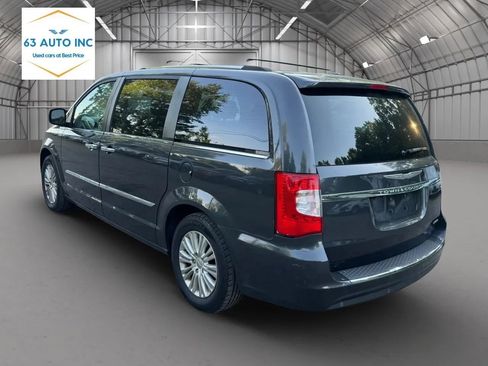 Used 2012 Chrysler Town & Country Limited w/ Luxury Group FWD image 3