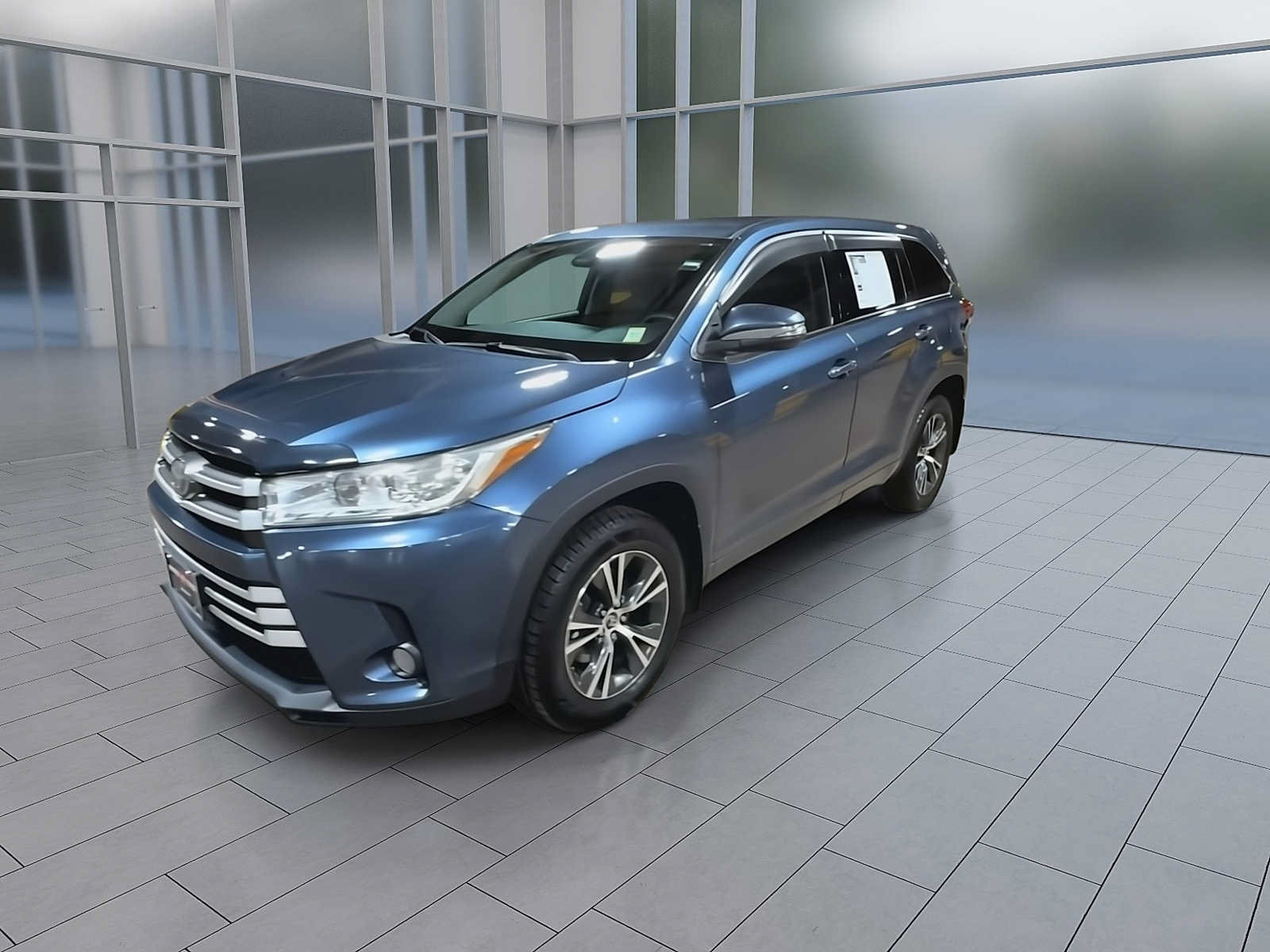 Certified 2017 Toyota Highlander Plus w/ Carpet Mat Package AWD/4WD image 4