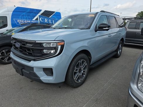 Certified 2025 Ford Expedition Active AWD/4WD image 1