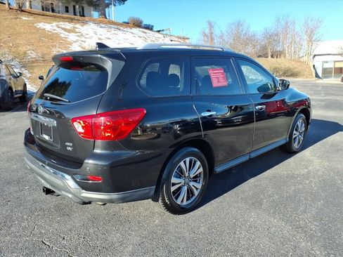 Used 2019 Nissan Pathfinder SV image 5