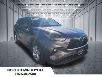 Used 2023 Toyota Highlander LE