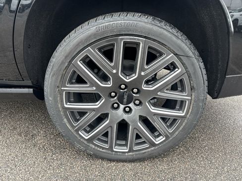 New 2026 GMC Yukon Denali Ultimate AWD/4WD image 9