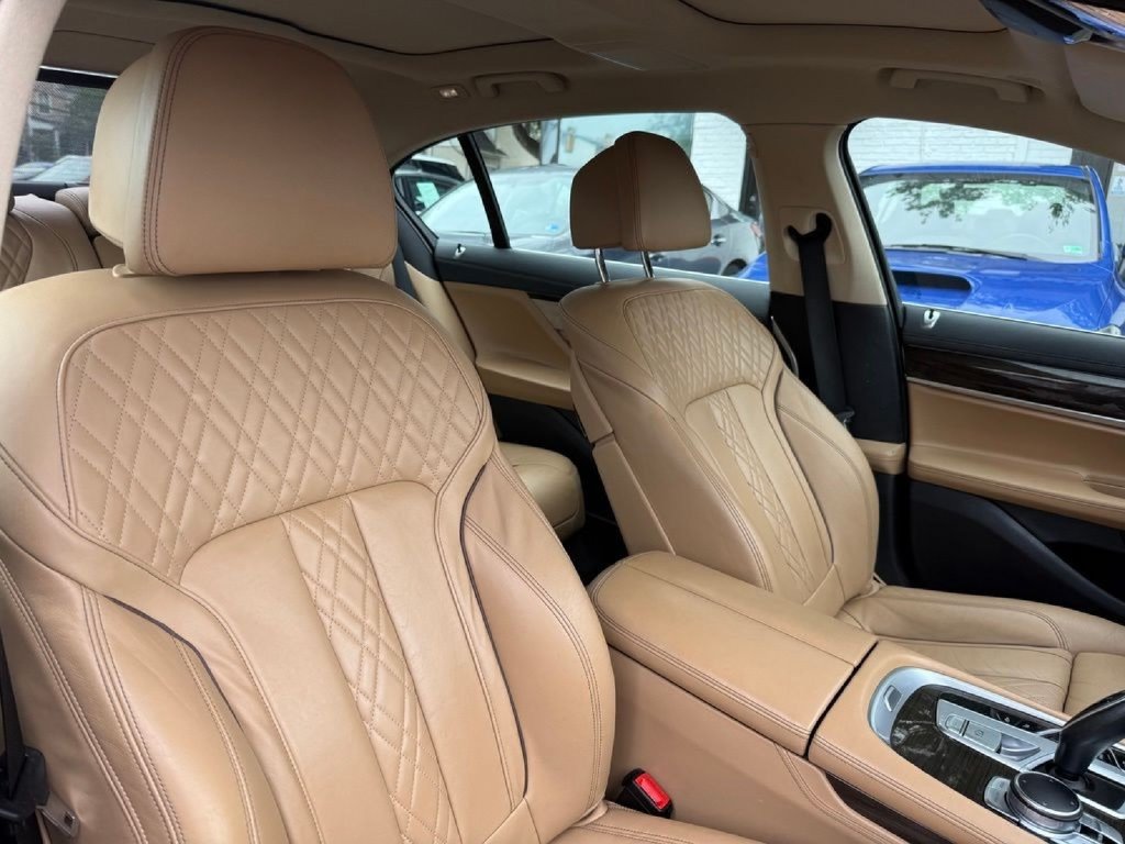 Used 2016 BMW 750i xDrive AWD/4WD image 22