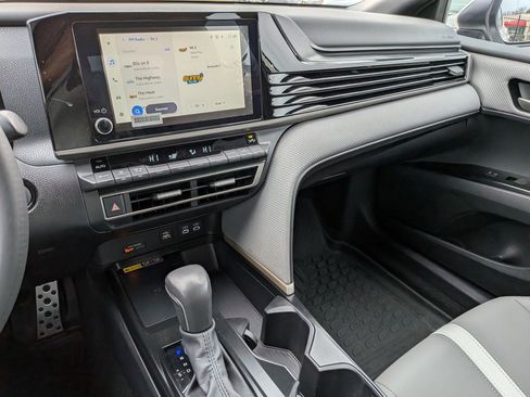 Used 2025 Toyota Camry SE w/ Convenience Package image 22