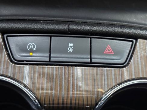 Used 2023 GMC Acadia SLE FWD image 32