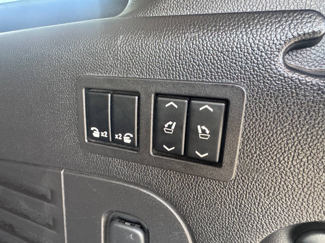 Used 2015 Cadillac Escalade ESV Luxury AWD/4WD image 28